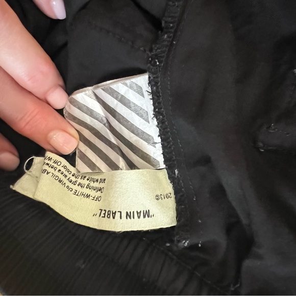 Men’s Off-White c/o Virgil Abloh “MAIN LABEL” shorts. Black. Size large. - Picture 7 of 11